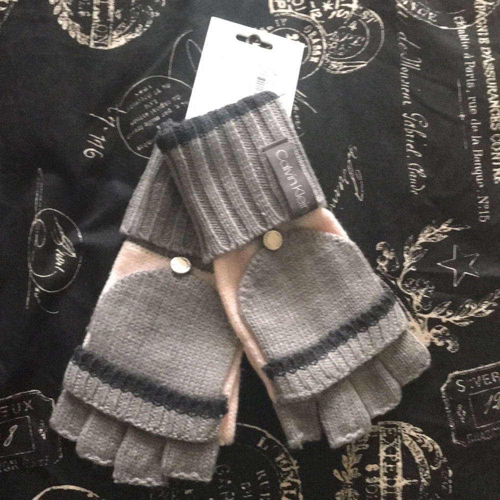 Calvin Klein Retractable Gloves